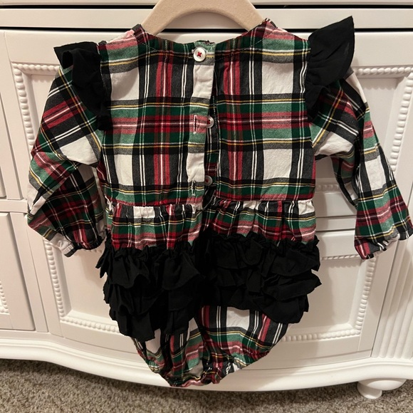 Ruffle butts plaid bubble romper 12-18M - Picture 8 of 9